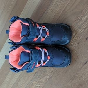 Carter's snow boots. Size 7t.